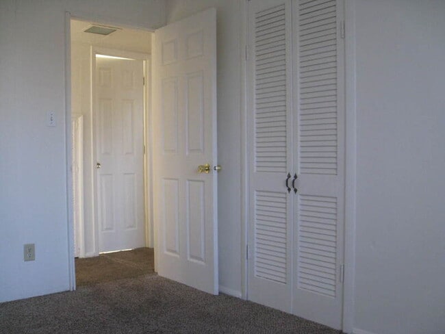 Building Photo - 2501 Indiana St SW