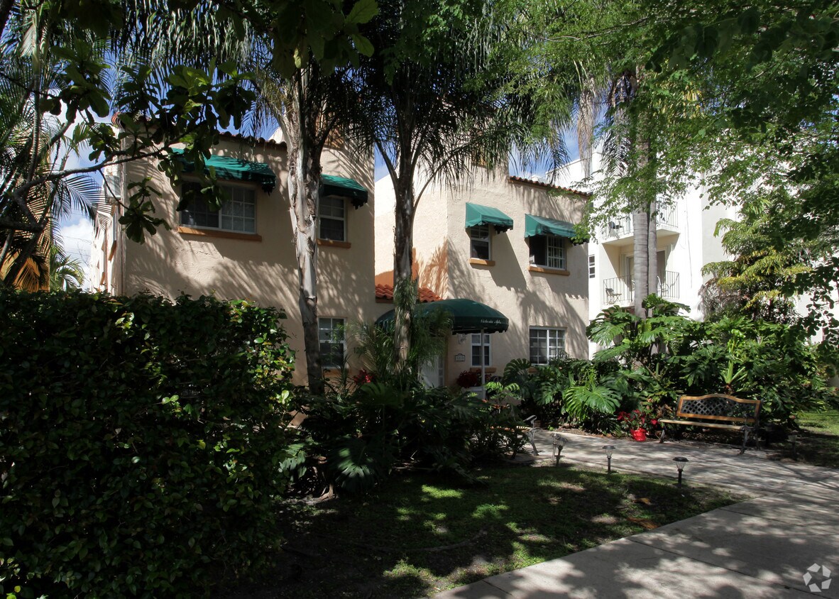 Primary Photo - Victoria Apartments