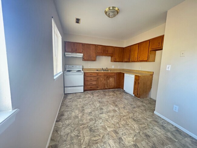 Foto del edificio - Upper Floor Multi-Family Unit