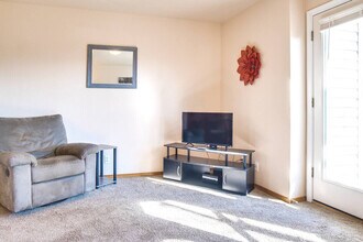 Building Photo - 19 E King St