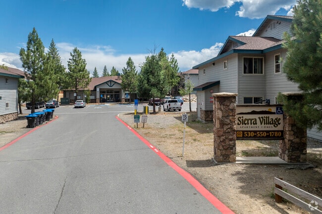 Entrada comunitaria - Sierra Village