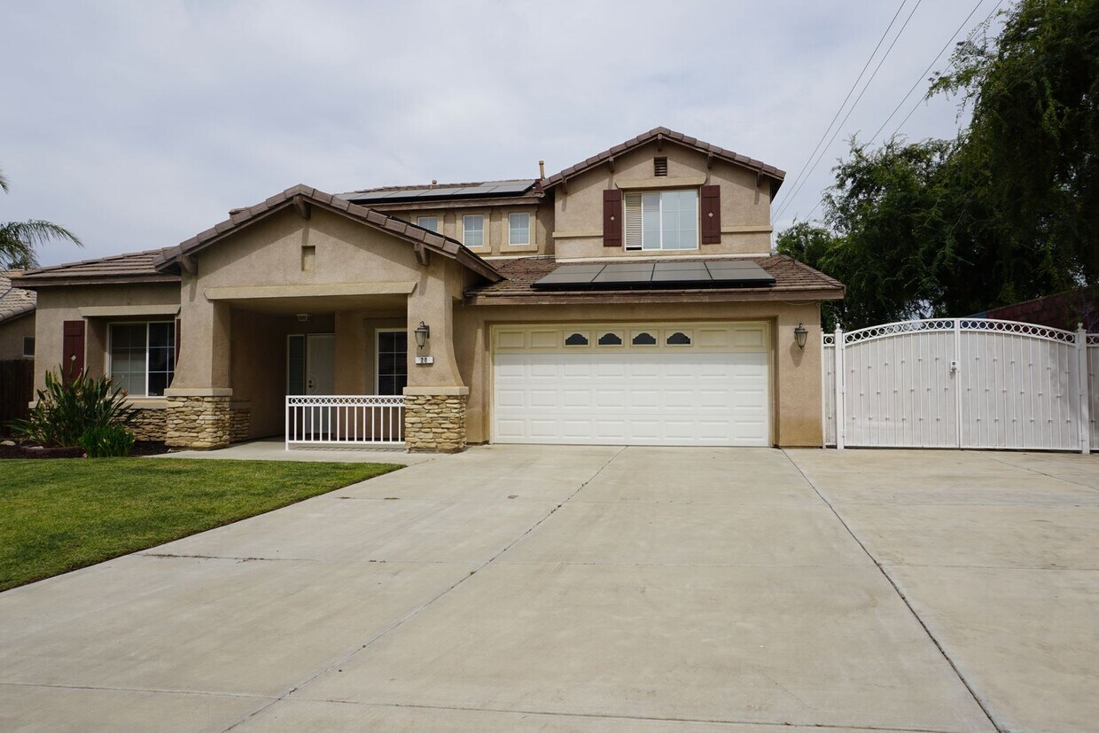 Primary Photo - Stunning Home in Northwest Bakersfield!