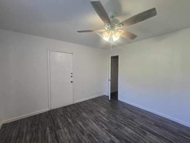 Foto del edificio - 7518 Hummingbird Ln