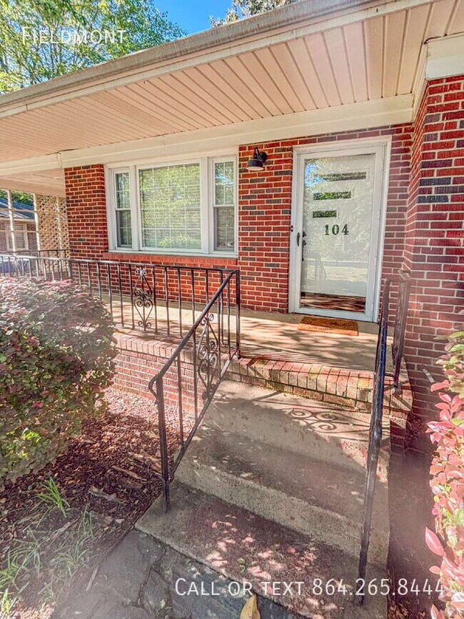 Foto del edificio - 104 Crescent Ridge Dr