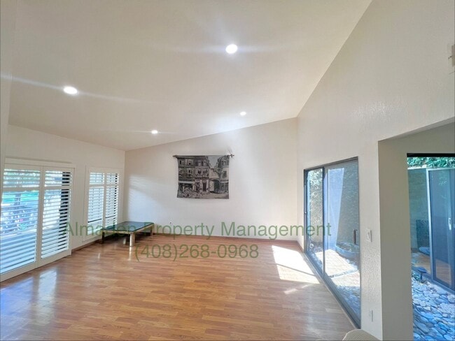 Foto del edificio - Remodeled Sunrise Community Single Story Condo! Pets Negotiable! Great Schools & Central A/C!!