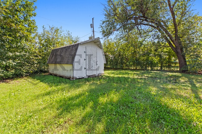 Building Photo - 3026 S Vine St