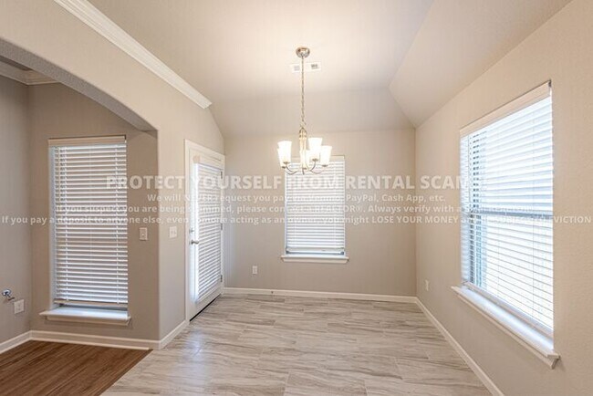 Foto del edificio - 4462 W Newton Ave