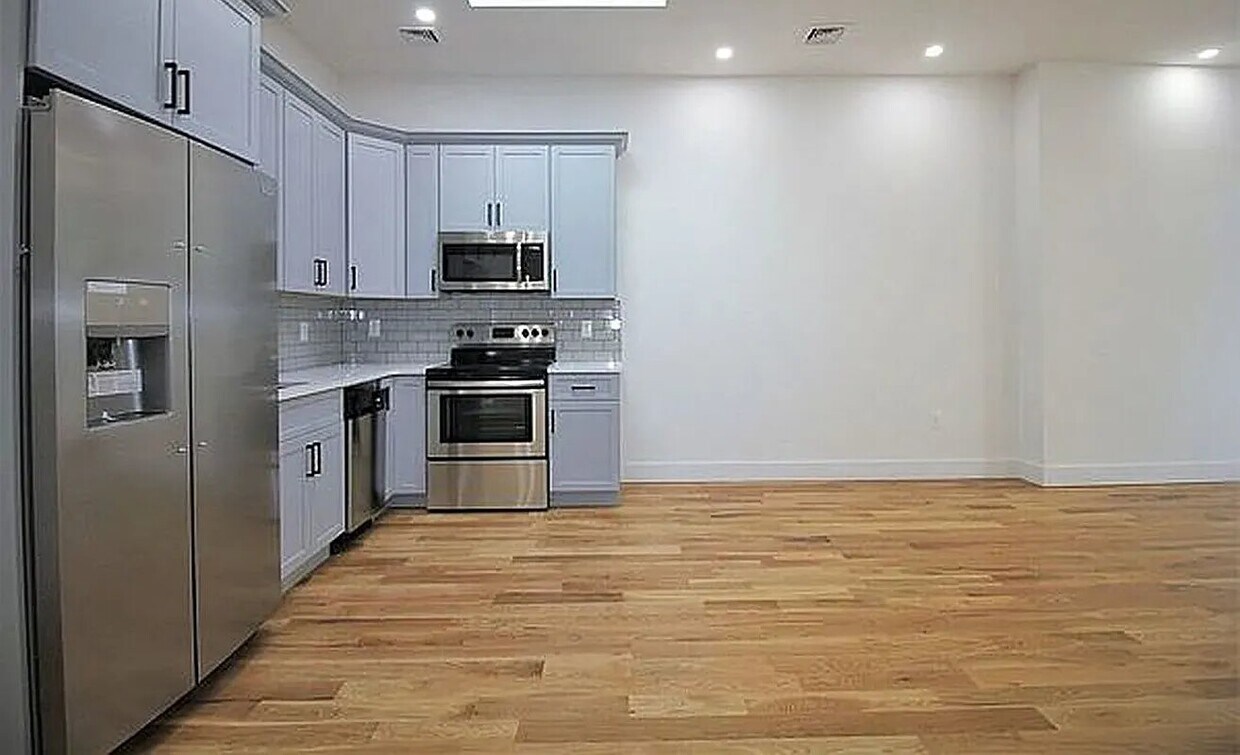 Primary Photo - 1066 Hancock Street