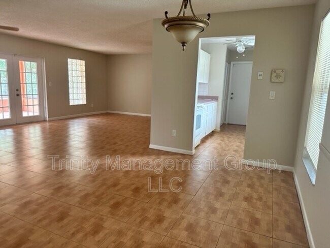 Foto del edificio - 1366 Haulover Ave
