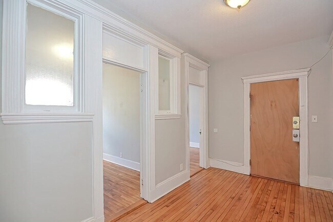Foto del edificio - 24 Glenville Ave