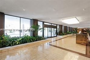 Foto del edificio - 5555 Collins Ave