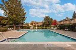 Foto del edificio - Country Club Apartments