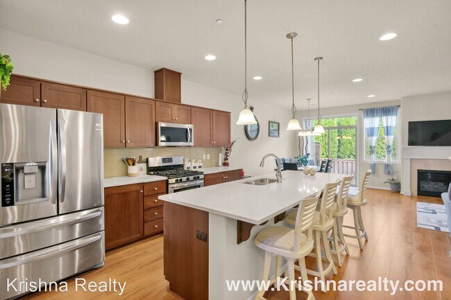 Building Photo - 3 br, 2.5 bath House - 7889 NE Caitlin St