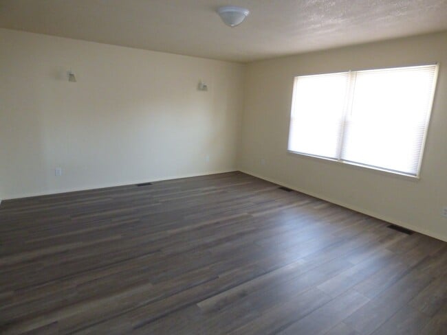 Building Photo - 6914 Autumn View Dr