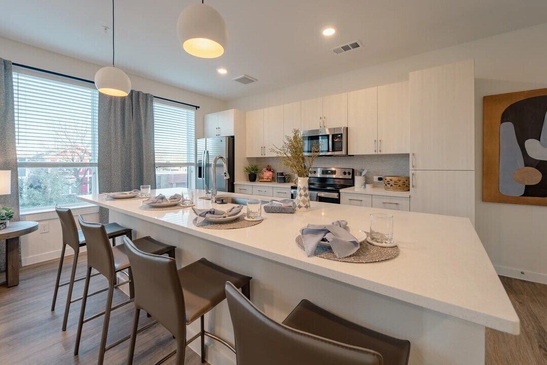 Foto principal - Move In Without the Extra Costs!