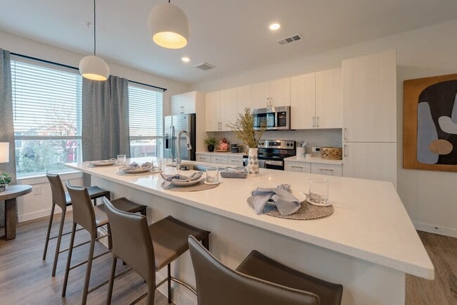 Move In Without the Extra Costs! - Move In Without the Extra Costs! Apartment