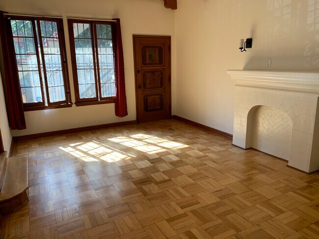 Living Room - 7551 Oakwood Ave
