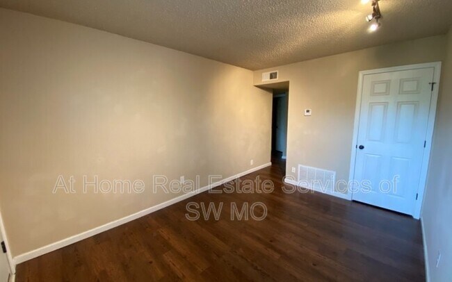 Foto del edificio - 1400 S Campbell Ave