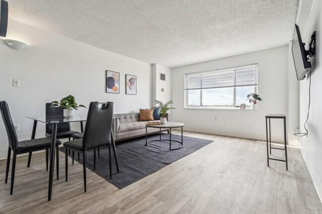 Building Photo - 1711 Bellevue Ave