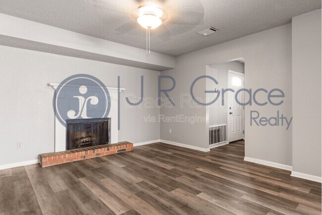 Foto del edificio - 1304 Chapel Creek Rd