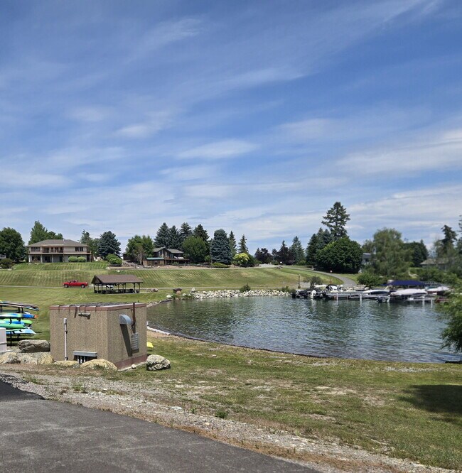 Foto del edificio - Flathead Lake- 2 bed, 1 bath, 2 car garage