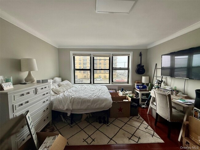 Building Photo - 302 E Broadway