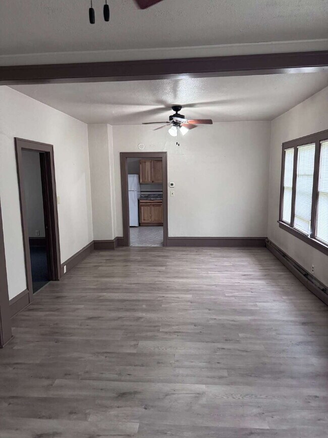 Foto del edificio - "Charming 3-Bed Home with Granite Elegance...
