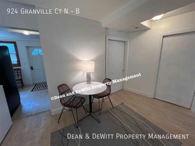 Building Photo - Historic Uptown - 2/1 Duplex - For Rent