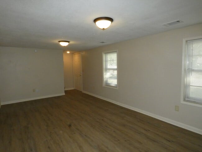 Building Photo - Beautifully Updated Property In North Kans...