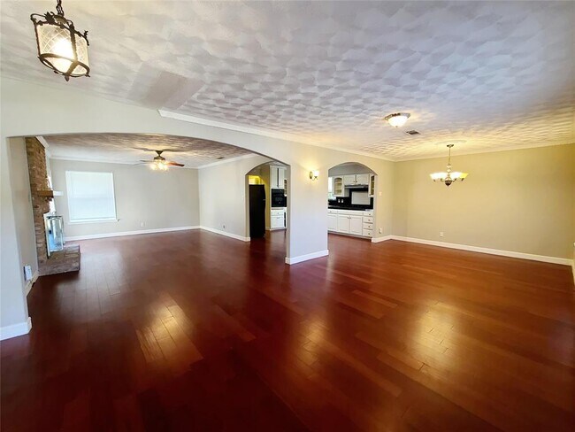 Building Photo - 10258 Vinemont St