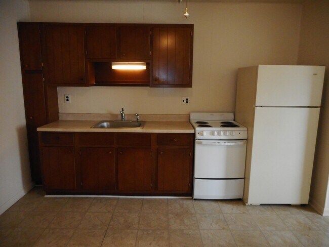 Building Photo - 301 Strawberry Ln
