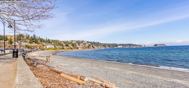 Photo du bâtiment - 2745 Departure Bay Rd