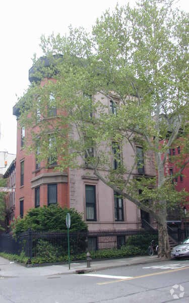 Primary Photo - 1 S Portland Ave