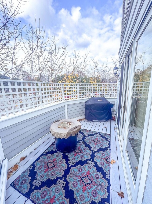 Building Photo - Luxury long term rental in the Heart of Br...