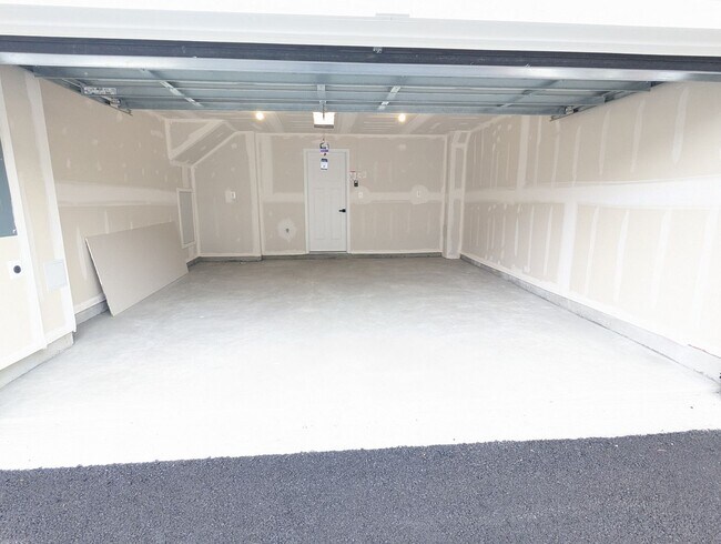 Foto del edificio - New Build (never lived in) townhouse avail...