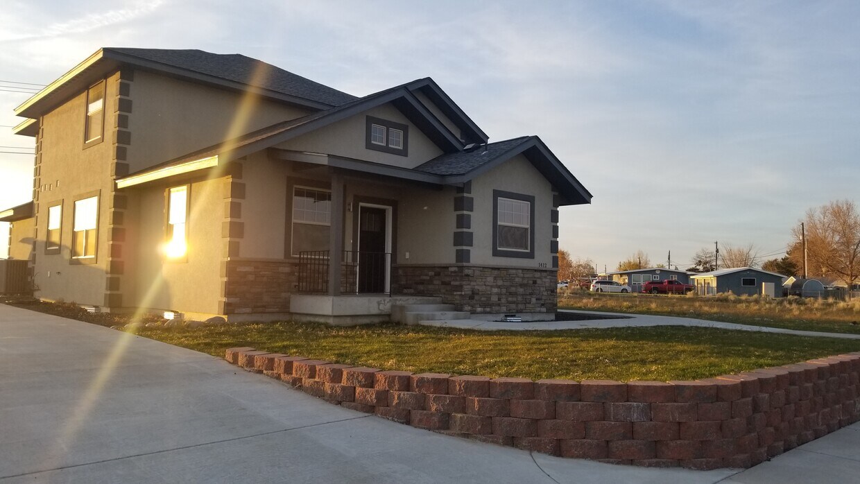 Foto principal - 1412 W Lakeside Dr