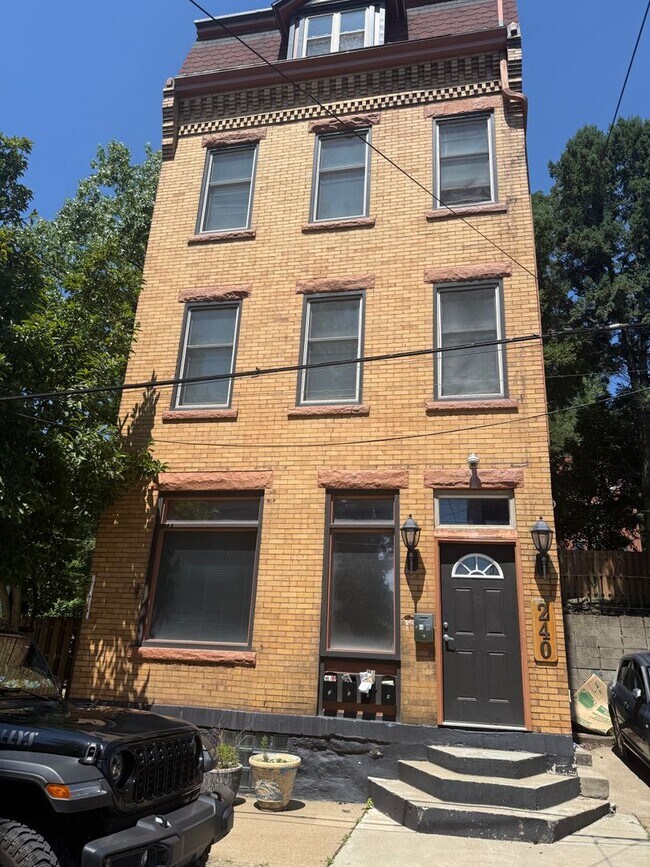 Building Photo - 240 Carrington St