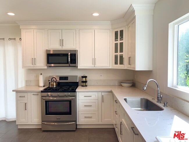 Foto del edificio - 1123 S Clark Dr