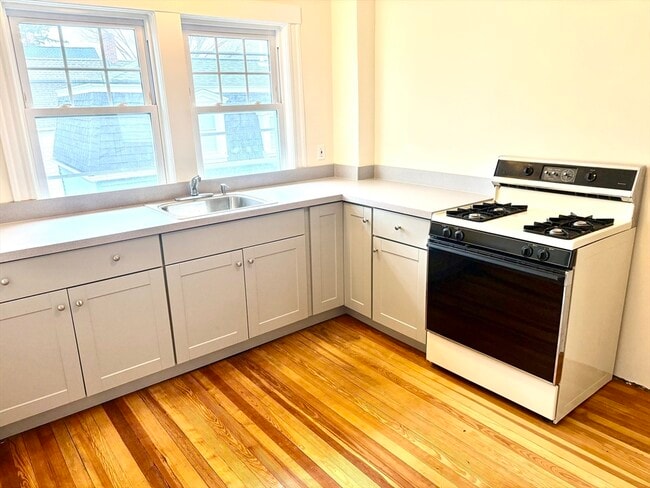 Building Photo - 6 Walnut St