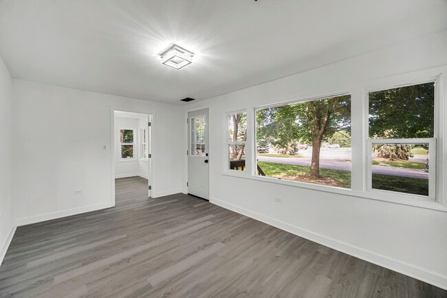 Building Photo - 34904 N Carvis Dr