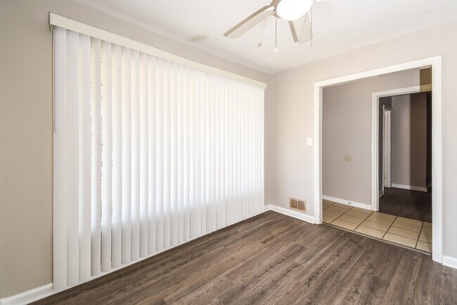 Foto del edificio - 1642 Pine Cir