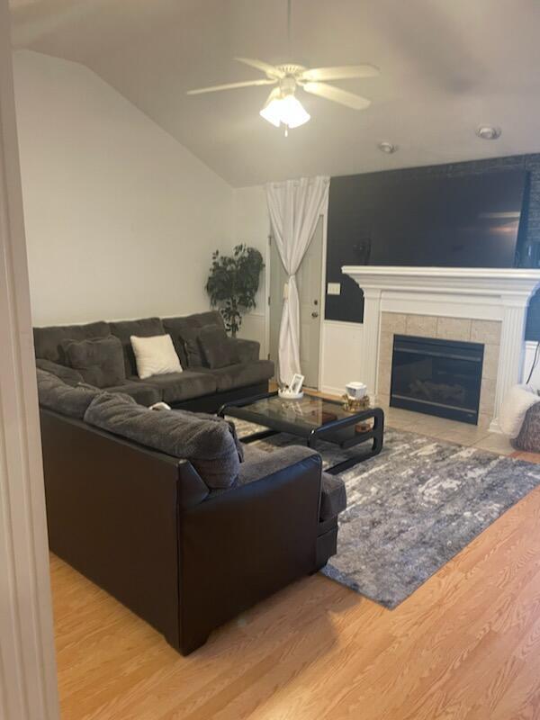 Building Photo - 625 Lory Ln