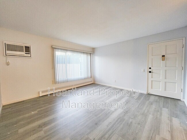 Foto del edificio - 8755 Navajo Rd