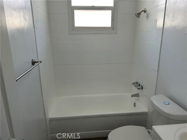 Foto del edificio - 1373 Laurel Ave