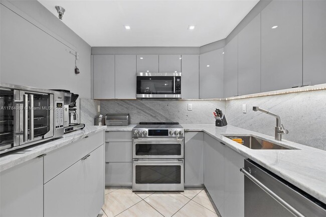 Building Photo - 9511 Collins Ave