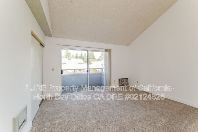 Building Photo - 629 Racquet Club Cir