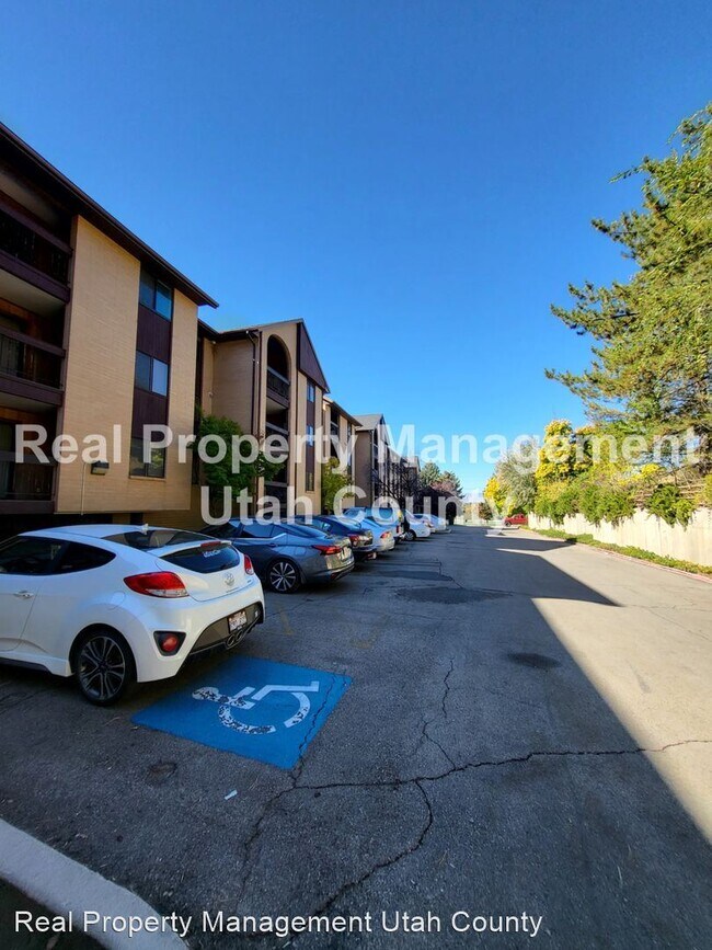 Building Photo - 2 br, 2 bath House - 2244 N. Canyon Rd. Ap...