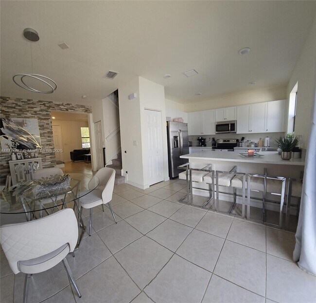 Foto del edificio - 3387 W 106th Terrace