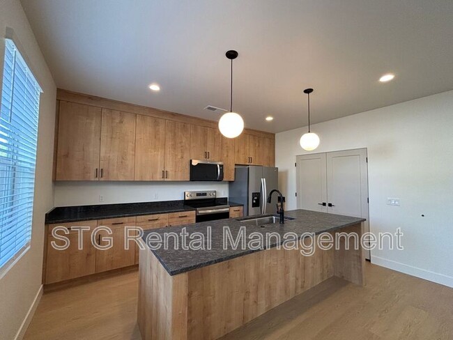 Building Photo - 73 N 520 W