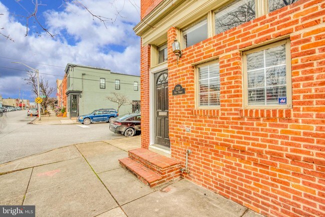 Building Photo - 1201 Hull St